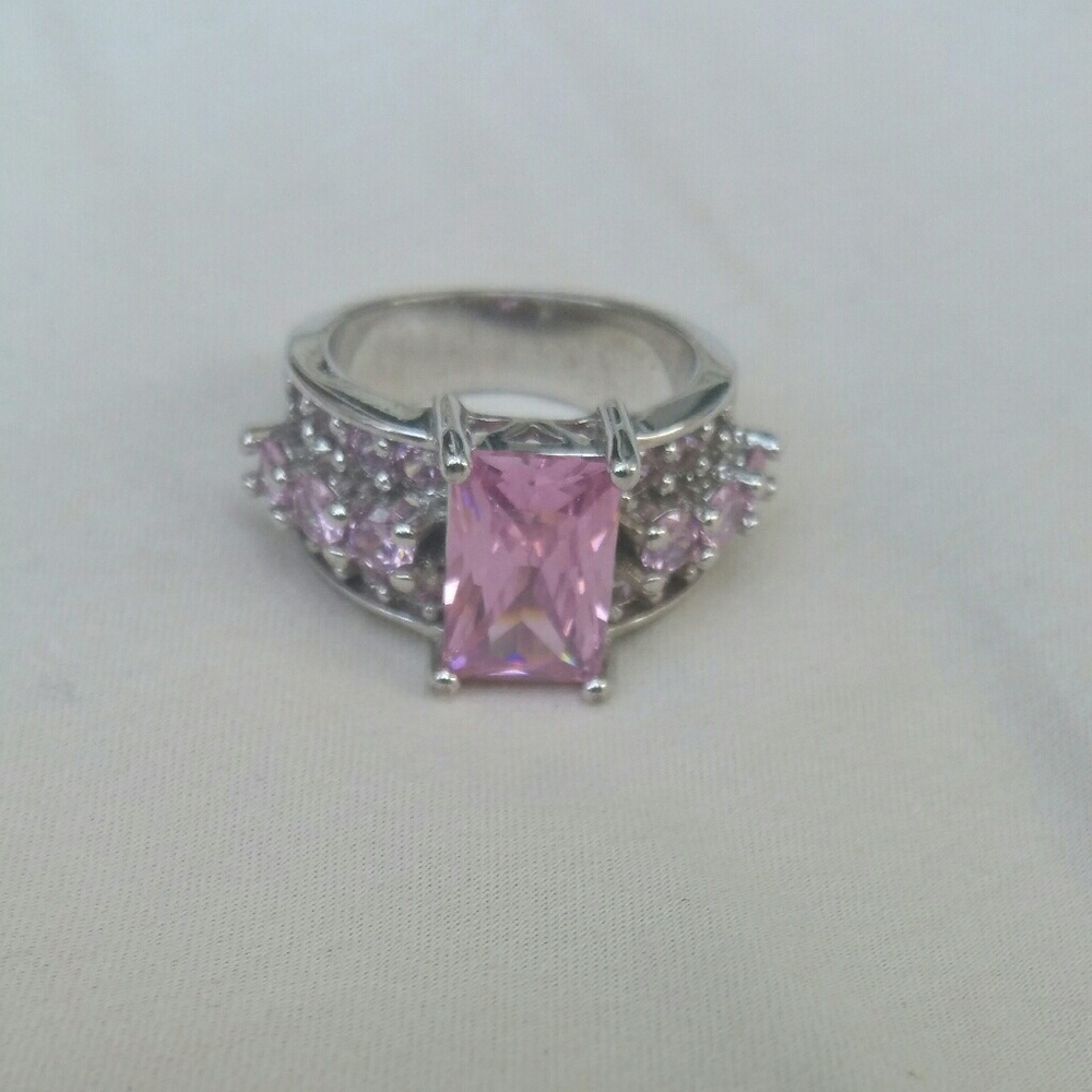 Gorgeous Ring - image 1
